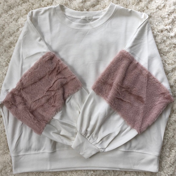 White Long Sleeve Sweatshirt Top Faux Fur Contrast - Picture 7 of 7